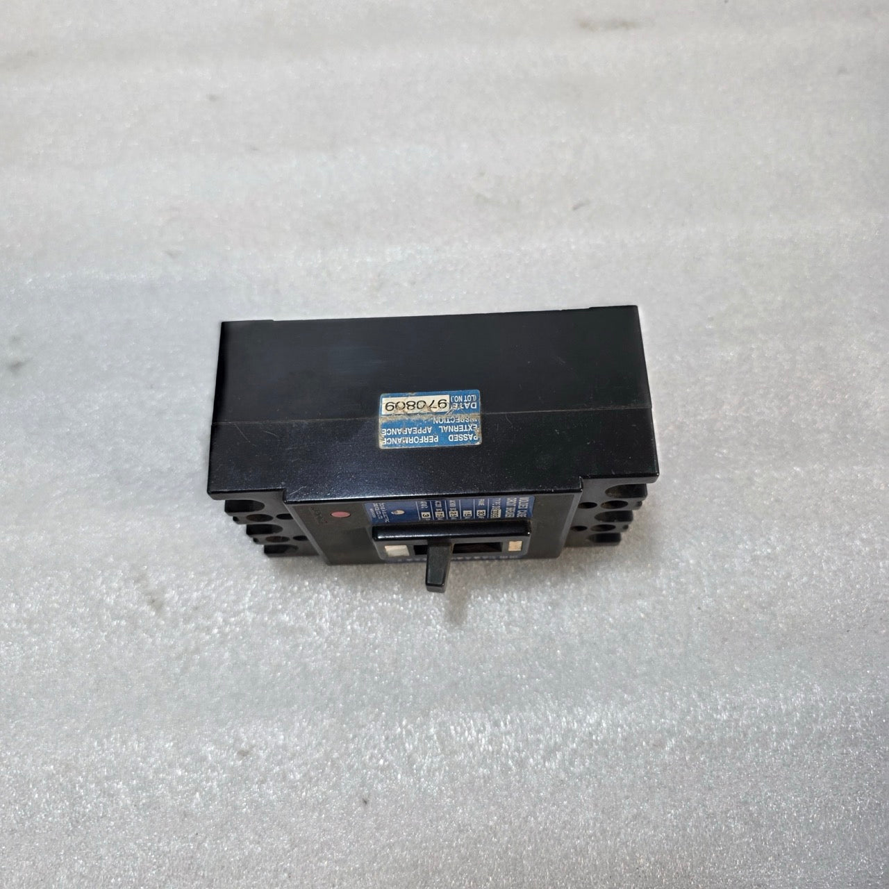 DONG DB 33SB 3-POLE CIRCUIT BREAKER 15A