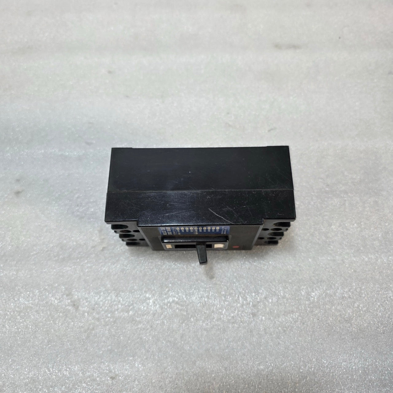 DONG DB 33SB 3-POLE CIRCUIT BREAKER 15A