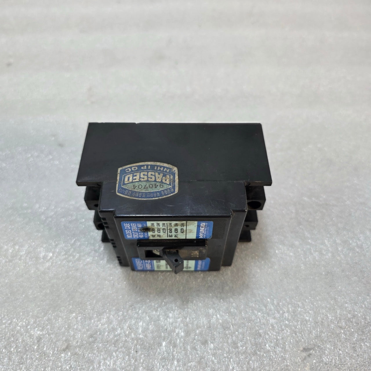 HYUNDAI HBE-33 3-POLE CIRCUIT BREAKER 10A