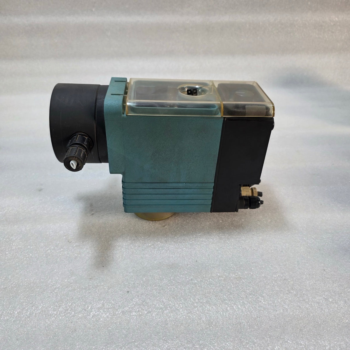 MEDO 10/FR LINEAR PISTON DOSING/METERING PUMP 220V 17985