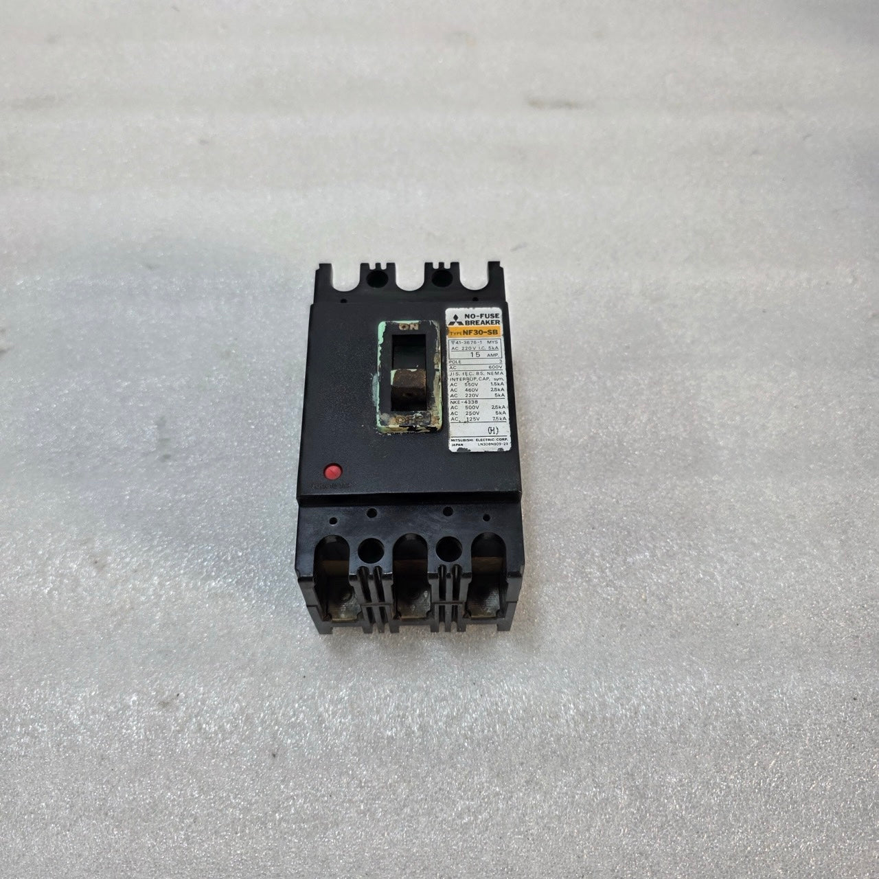 3 UNIT X MITSUBISHI NF30-SB 3 POLE CIRCUIT BREAKER 15A X LOT OF 3 UNIT