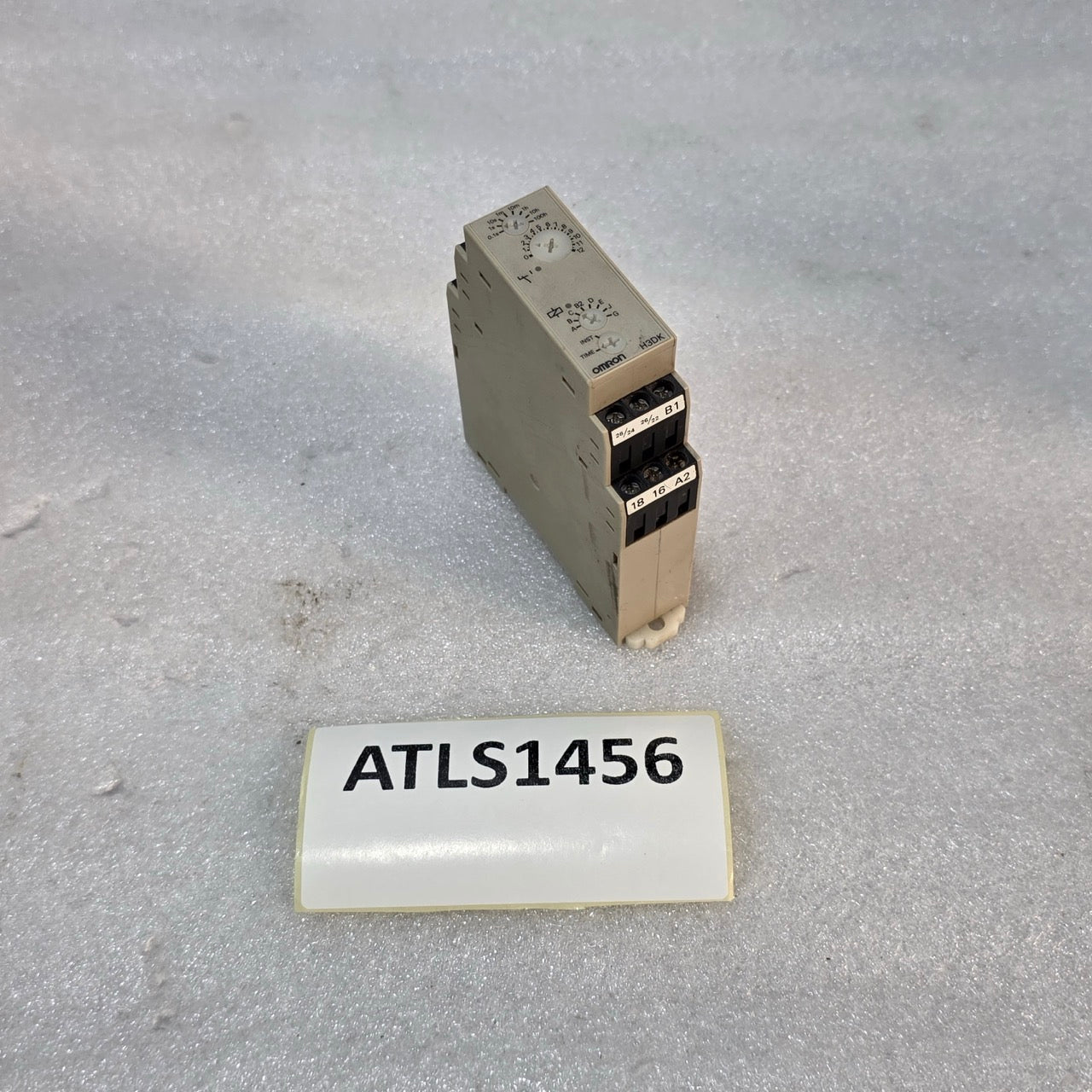 OMRON H3DK-M2 SOLID-STATE TIMER RELAY 24–240 VAC/VDC