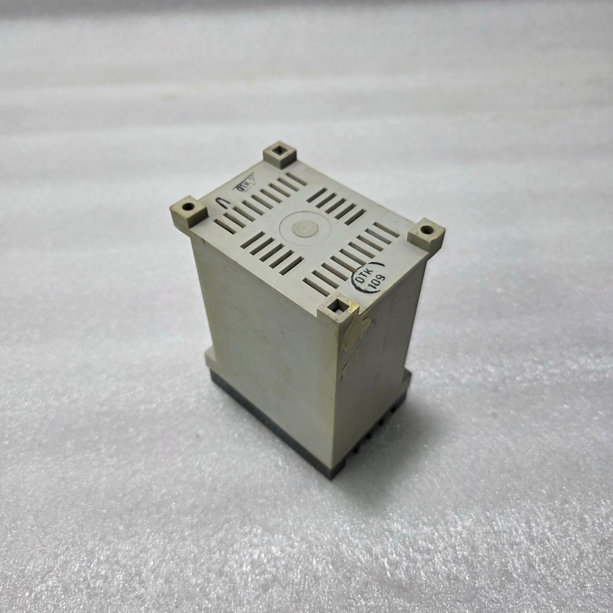 USSR EL-10-1T3 ELECTROMECHANICAL CONTROL / PROTECTION RELAY 380V AC