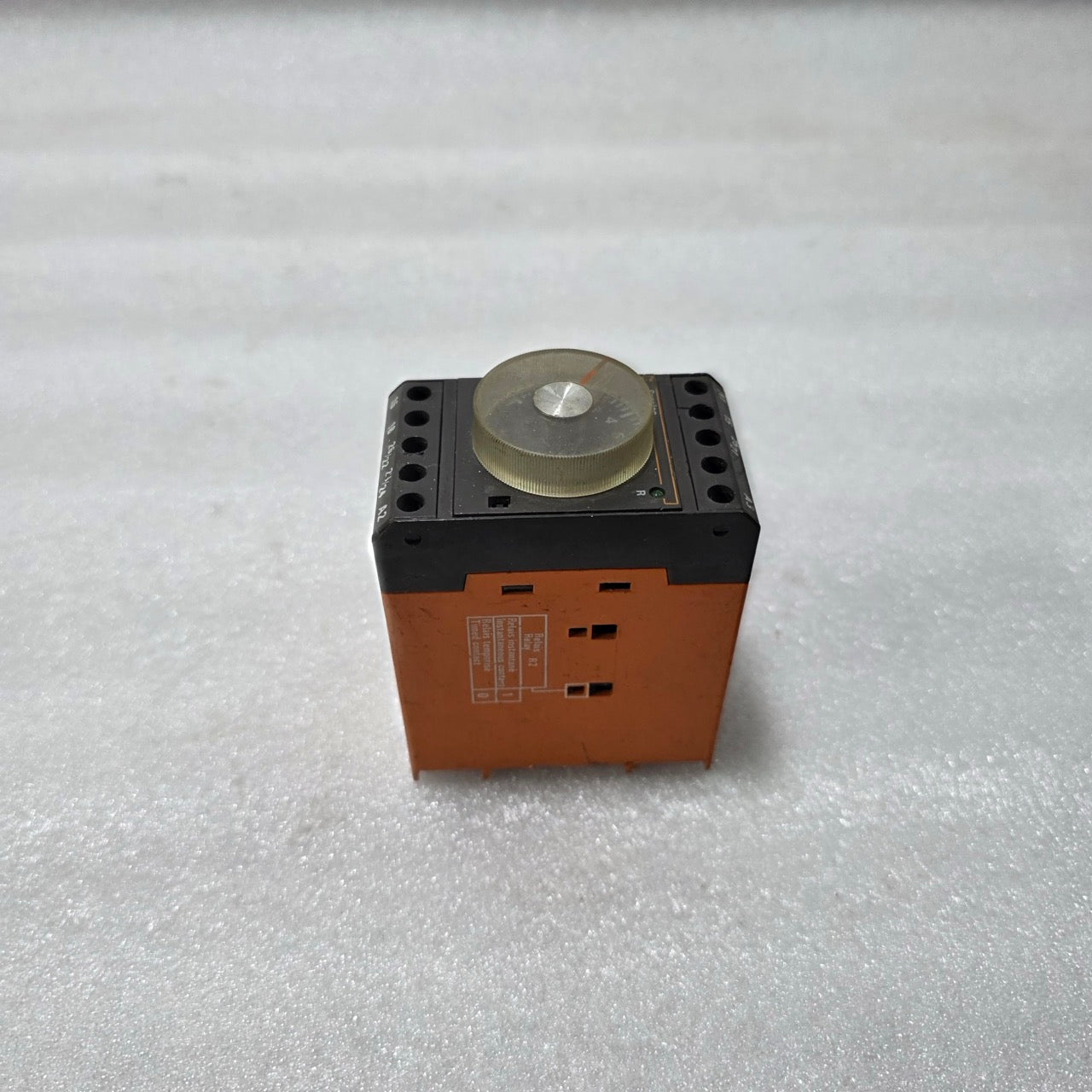 SYRELEC FAXR2.U TIME DELAY RELAY 220–240V AC 2 CHANGEOVER CONTACTS DIN RAIL MOUN