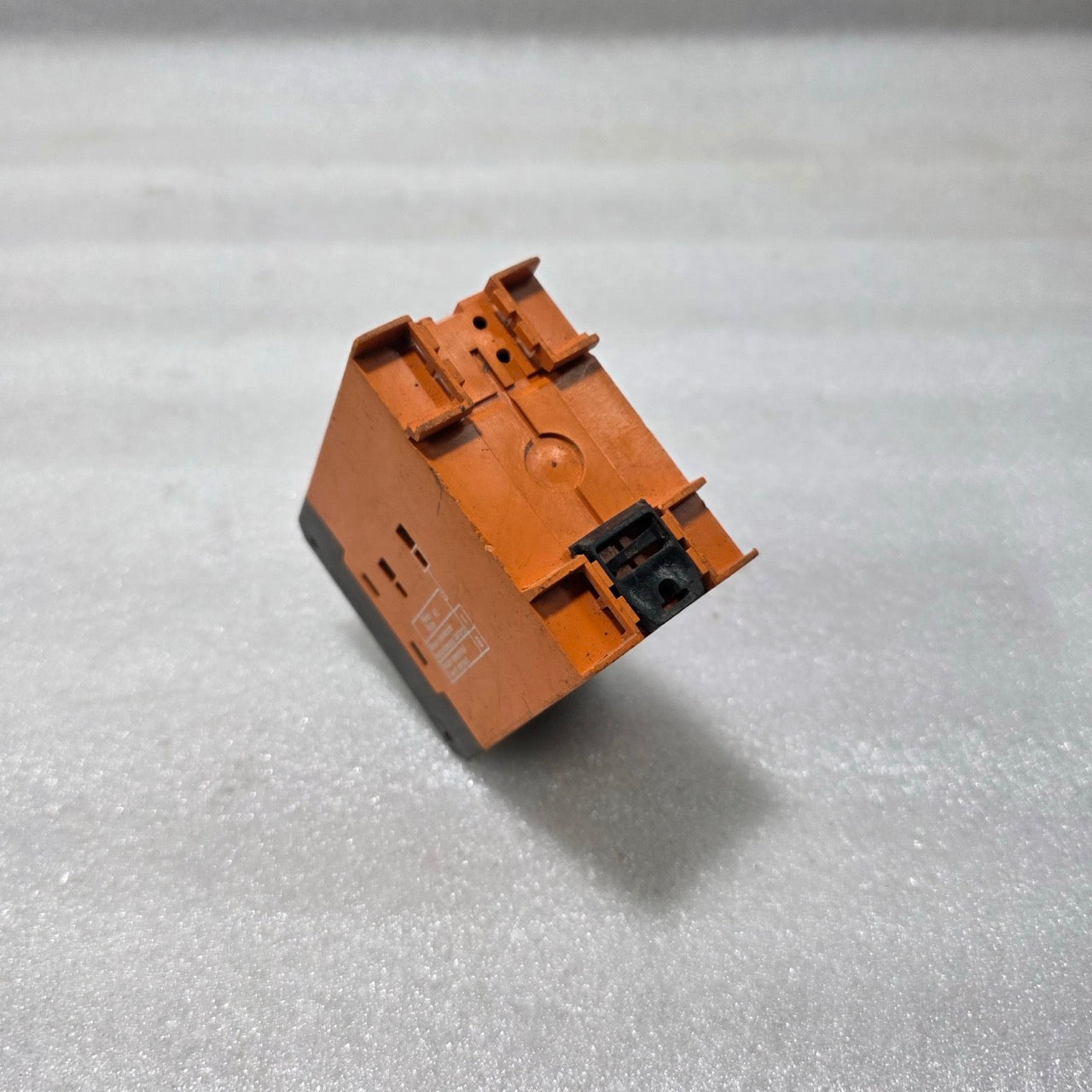 SYRELEC FAXR2.U TIME DELAY RELAY 220–240V AC 2 CHANGEOVER CONTACTS DIN RAIL MOUN