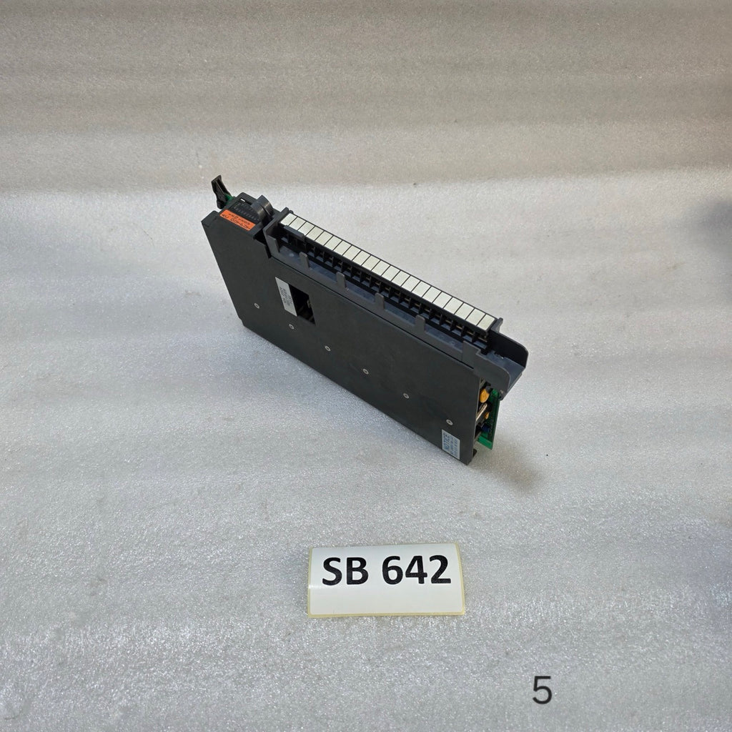 ALLEN-BRADLEY 1771-OA SERIES B AC OUTPUT MODULE | 120V AC | 8-CHANNEL PLC-5 I/O