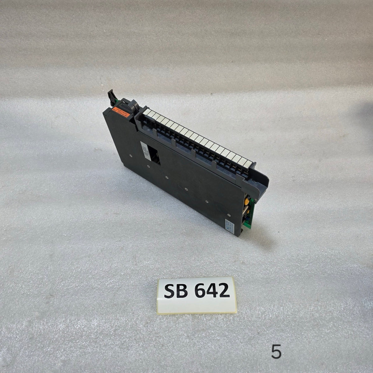 ALLEN-BRADLEY 1771-OA SERIES B AC OUTPUT MODULE | 120V AC | 8-CHANNEL PLC-5 I/O