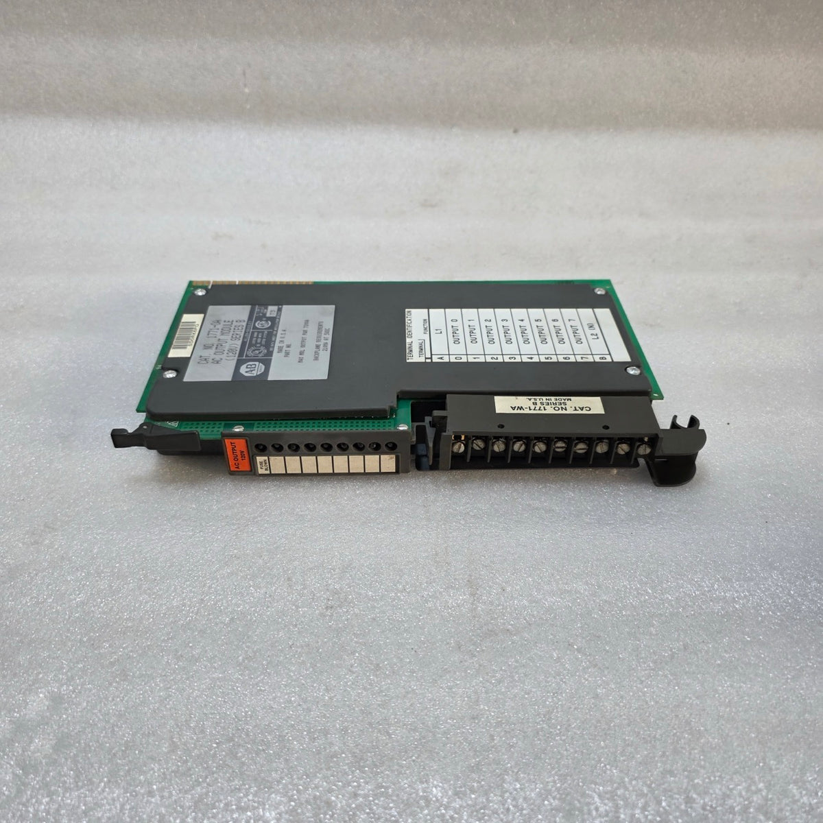 ALLEN-BRADLEY 1771-OA SERIES B AC OUTPUT MODULE | 120V AC | 8-CHANNEL PLC-5 I/O