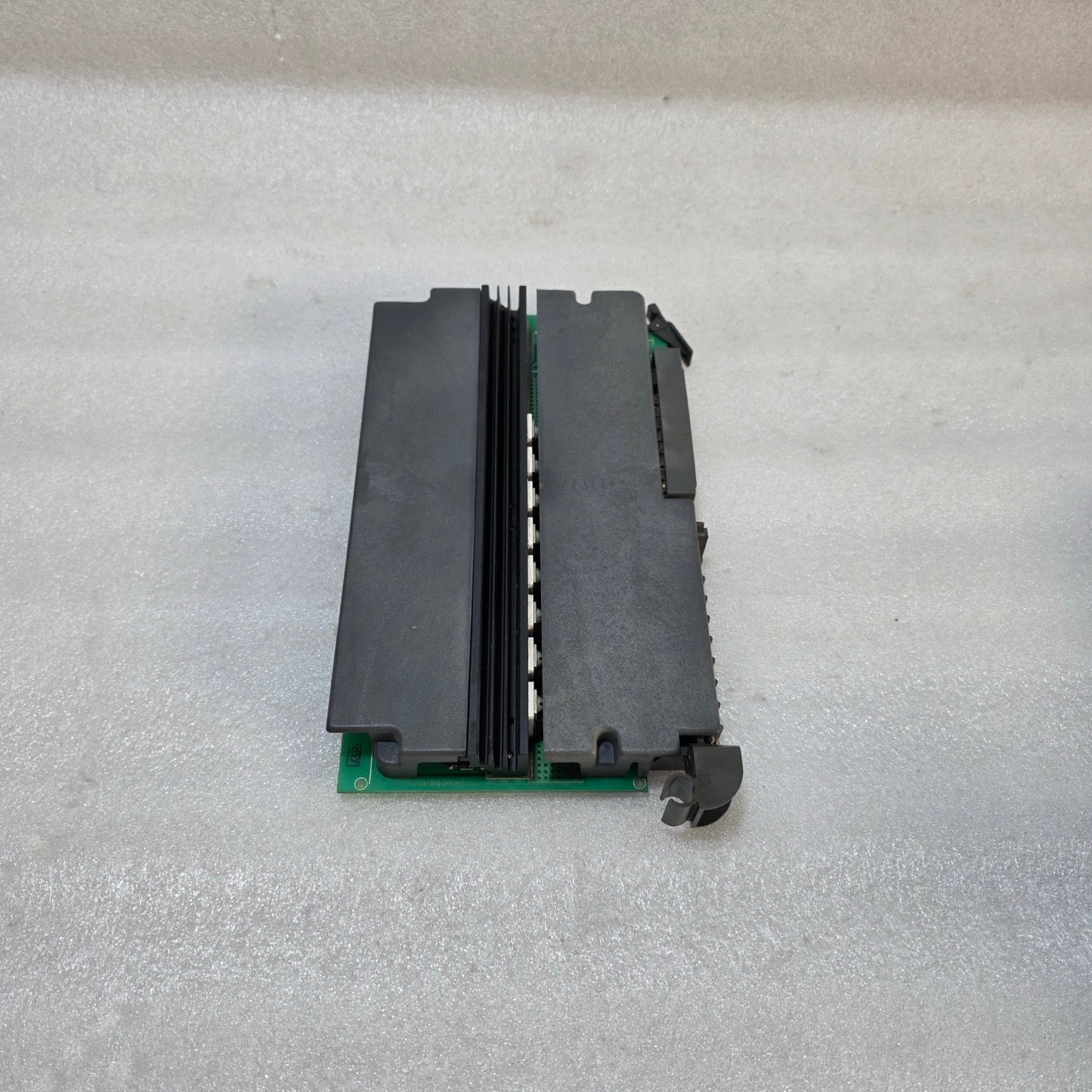 ALLEN-BRADLEY 1771-OA SERIES B AC OUTPUT MODULE | 120V AC | 8-CHANNEL PLC-5 I/O