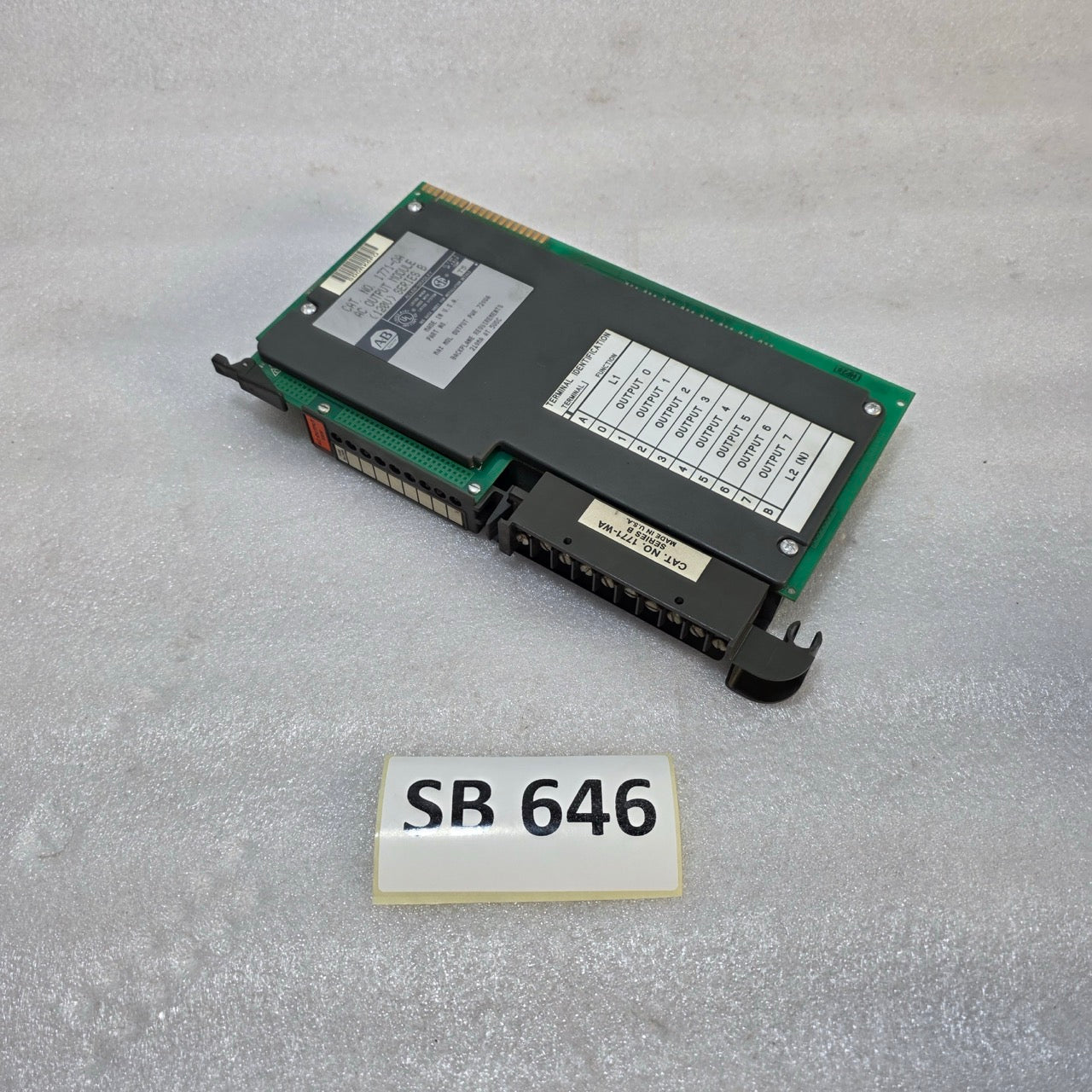 ALLEN-BRADLEY 1771-OA SERIES B AC OUTPUT MODULE | 120V AC | 8-CHANNEL PLC-5 I/O