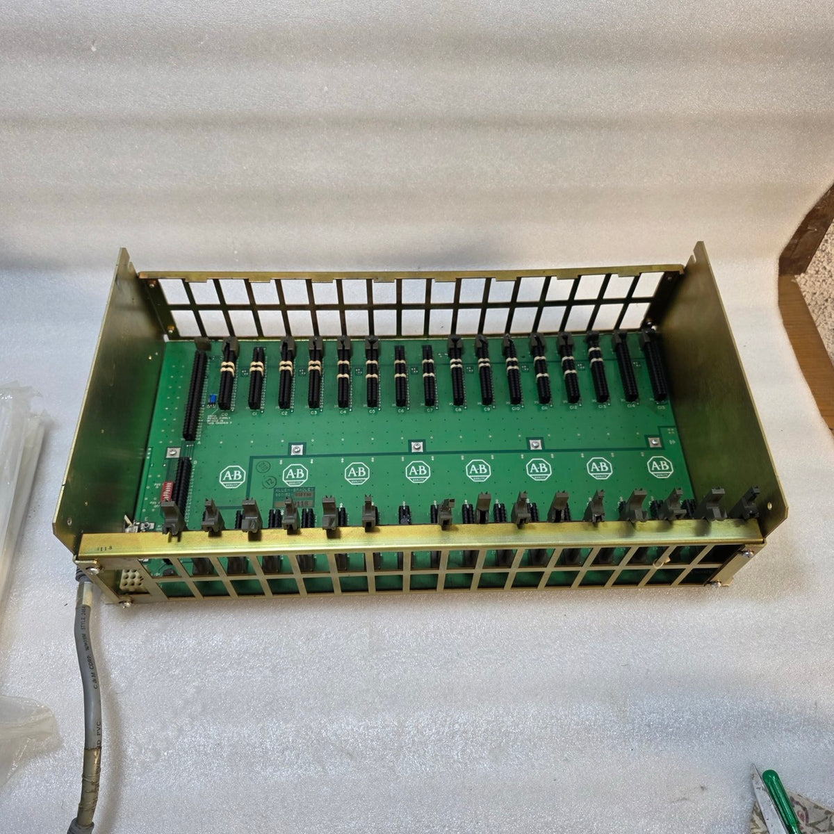 ALLEN-BRADLEY 1771-A4B 16-SLOT PLC I/O CHASSIS | 5V BACKPLANE 28A | PLC-5 SERIES