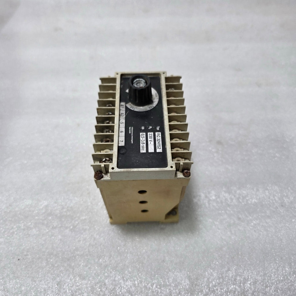 RC 324152 TIME DELAY RELAY 230V AC ADJUSTABLE 0.5–3.0 SECONDS INDUSTRIAL CONTROL