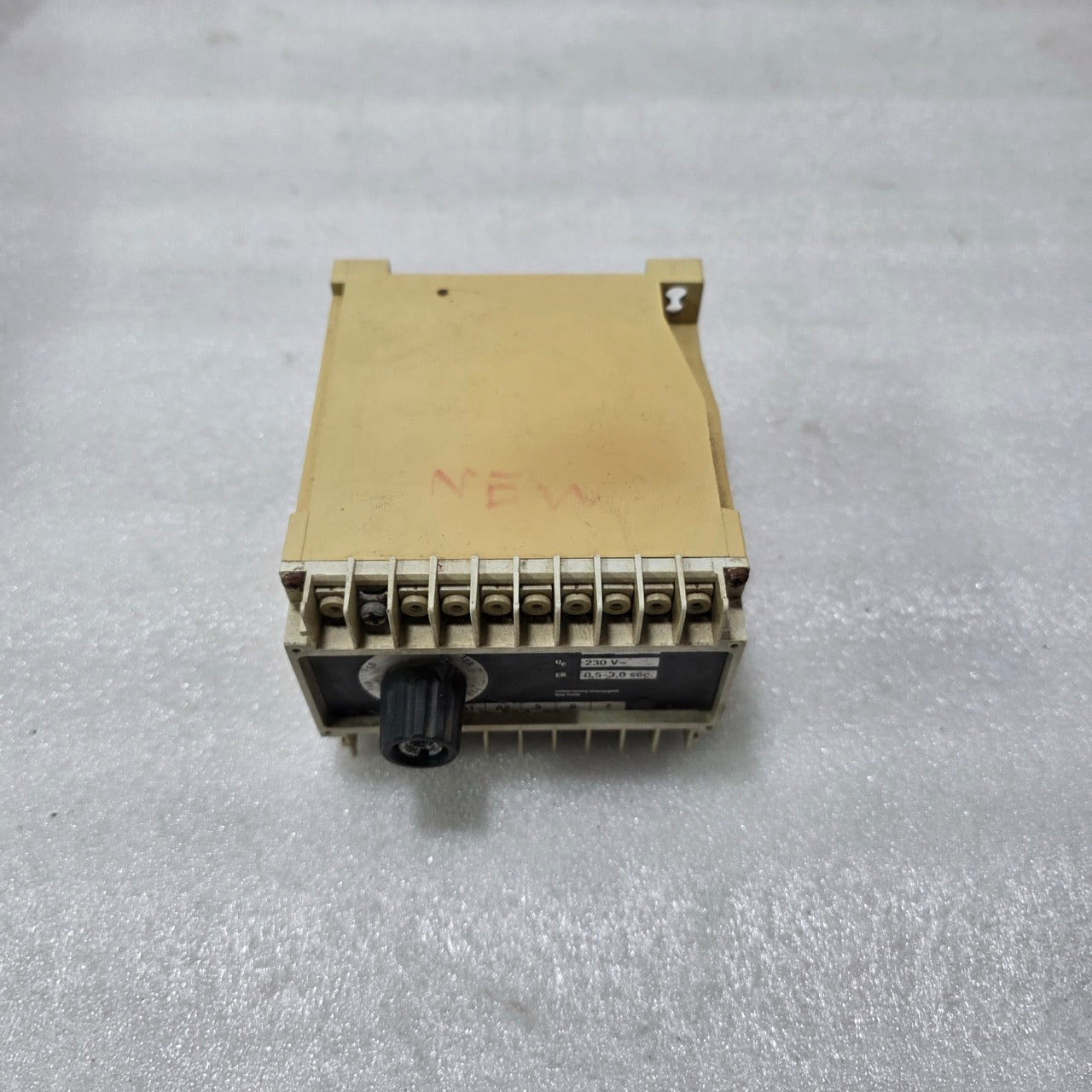 RC 324152 TIME DELAY RELAY 230V AC ADJUSTABLE 0.5–3.0 SECONDS INDUSTRIAL CONTROL