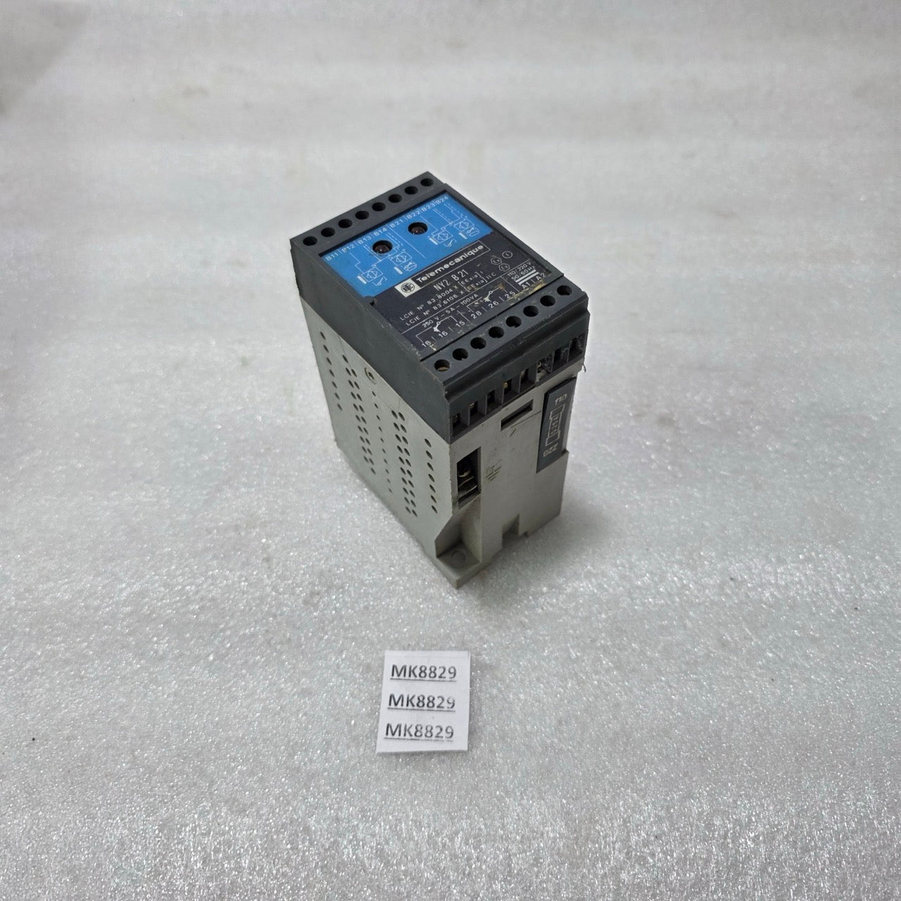 TELEMECANIQUE NY2 B21 INTRINSICALLY SAFE CONTROL RELAY MODULE | 110/220VAC 50/60