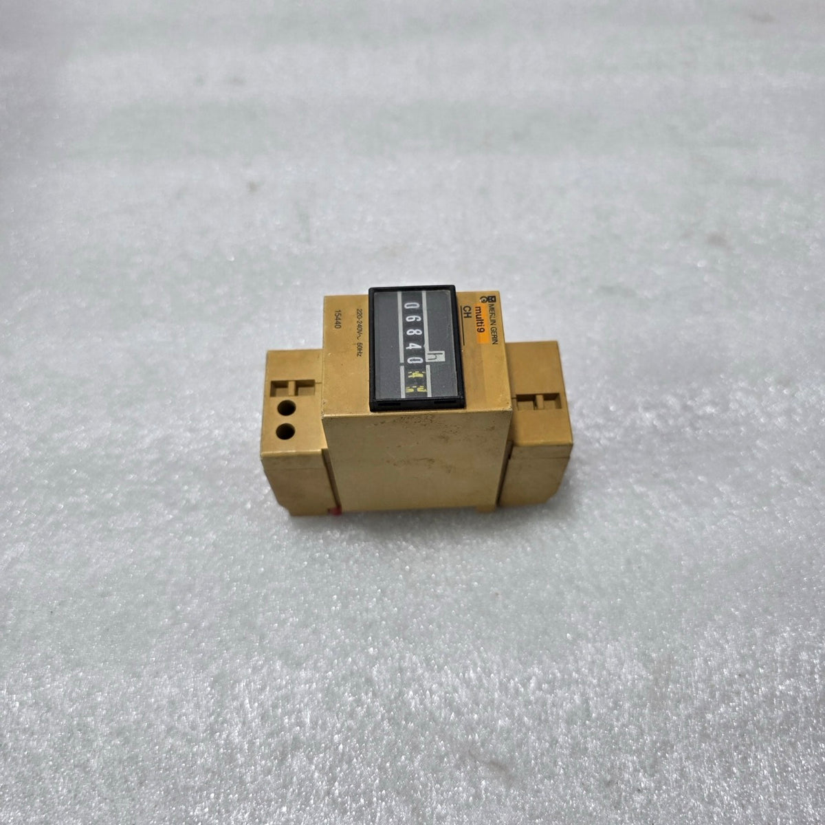 MERLIN GERIN MULTI 9 CH UWZ 35V HOUR METER 220–240V AC 50HZ