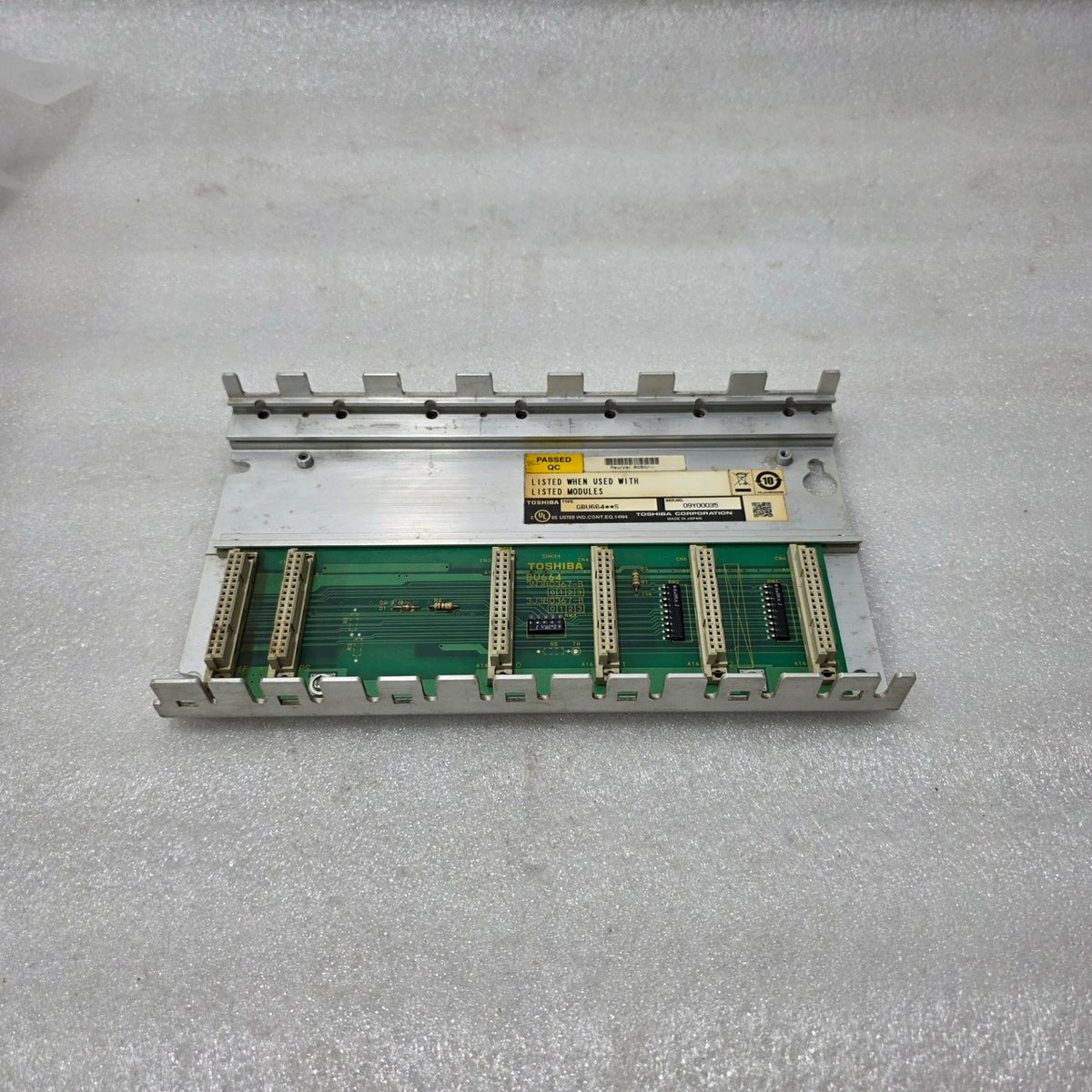TOSHIBA GBU664S PLC BASE UNIT / RACK ASSEMBLY | INDUSTRIAL CONTROL MODULE | MADE