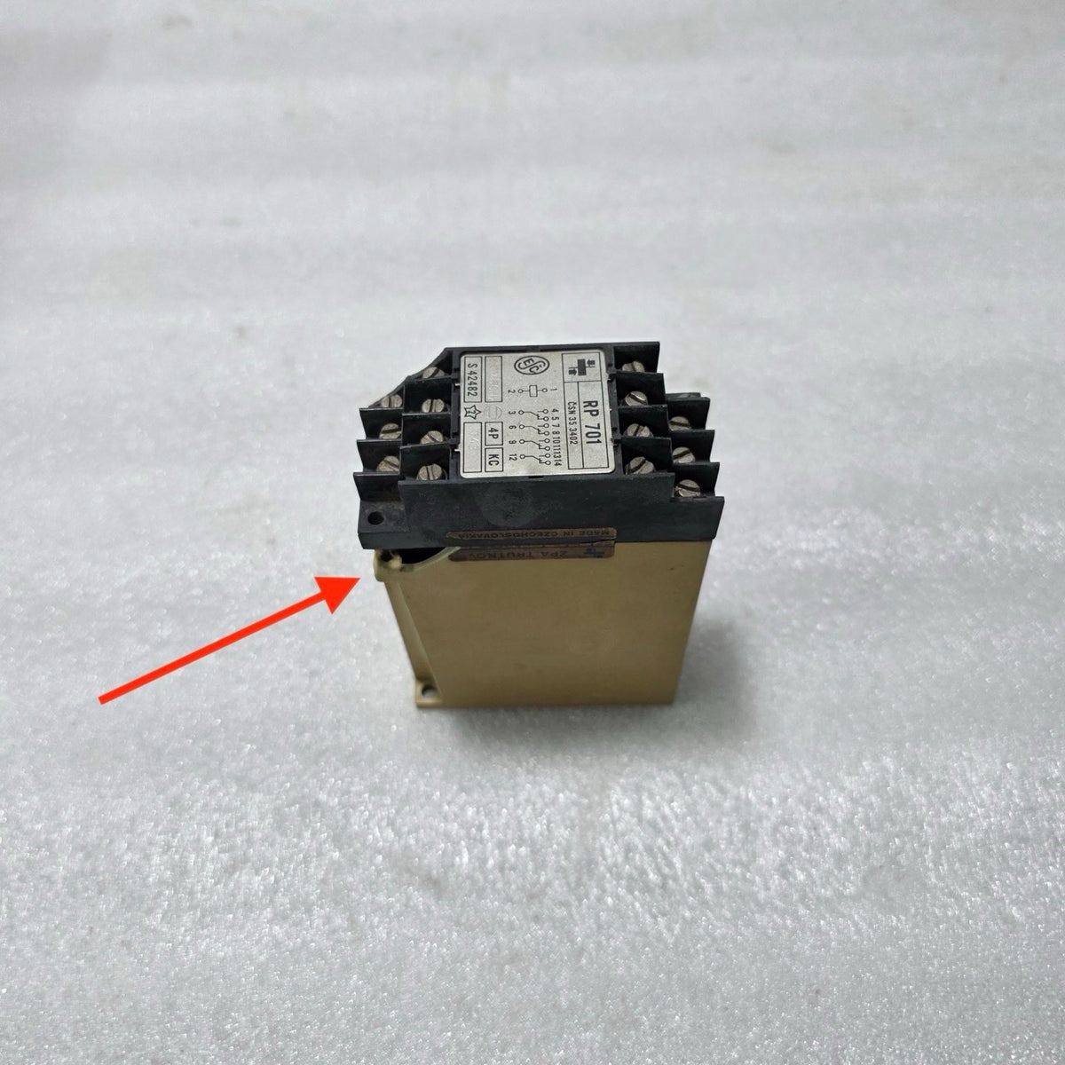 RP 701 ELECTROMECHANICAL RELAY 110V AC 4P 50HZ | ČSN 35 3402 BROKEN BODY