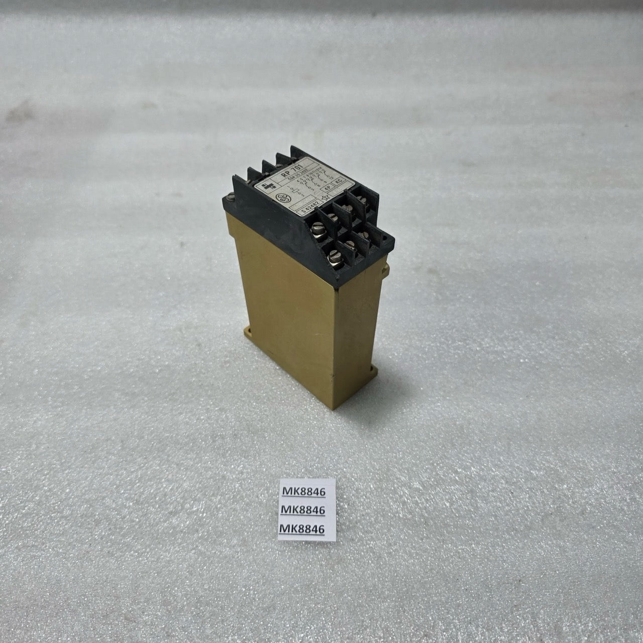 RP 701 ELECTROMECHANICAL RELAY 110V AC 4P 50HZ | ČSN 35 3402 BROKEN BODY