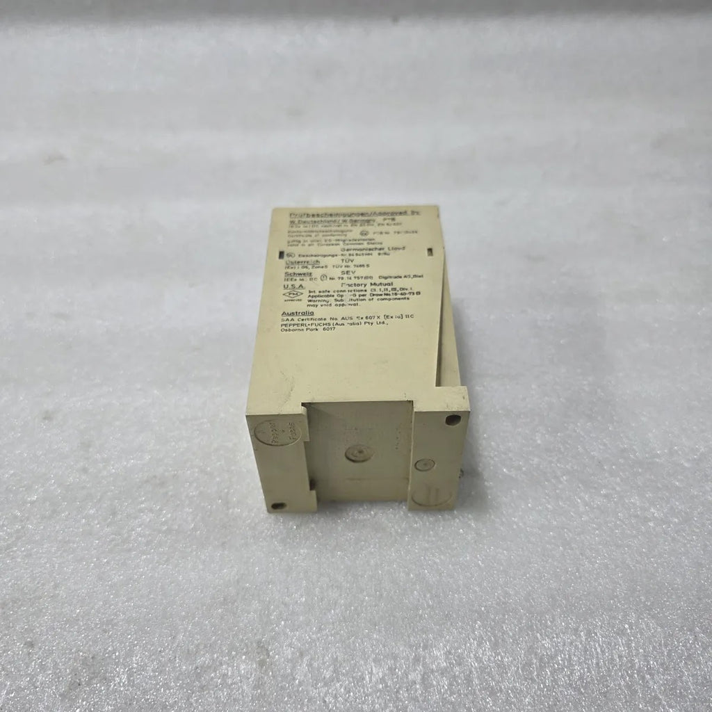 Pepperl+Fuchs WE 77/Ex2 01669 S Intrinsic Safety Relay 110VAC Pre-Owned