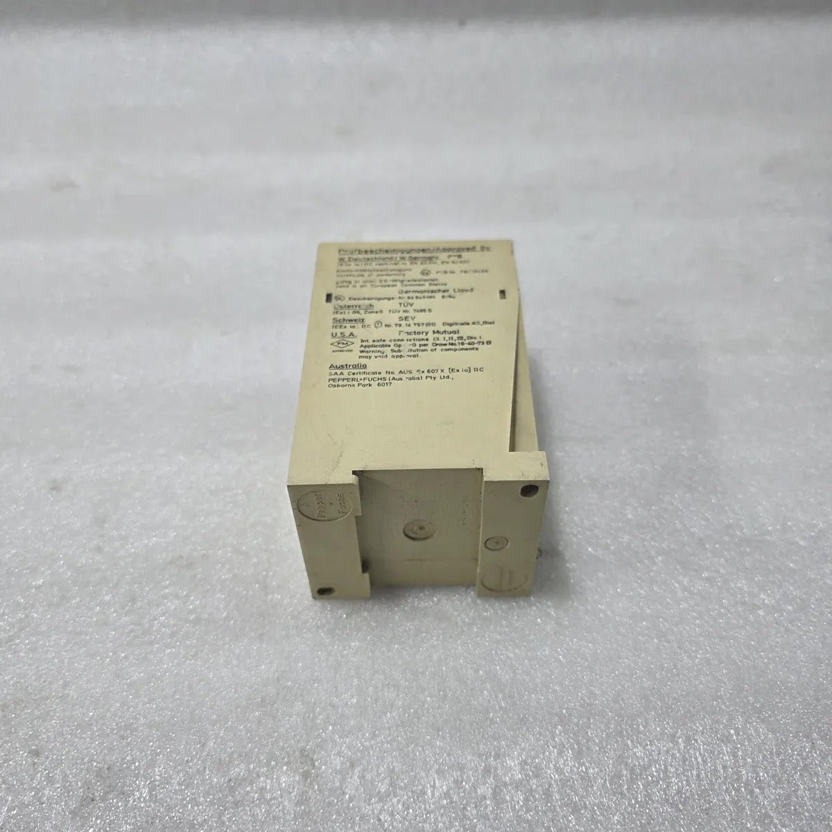 Pepperl+Fuchs WE 77/Ex2 01669 S Intrinsic Safety Relay 110VAC Pre-Owned