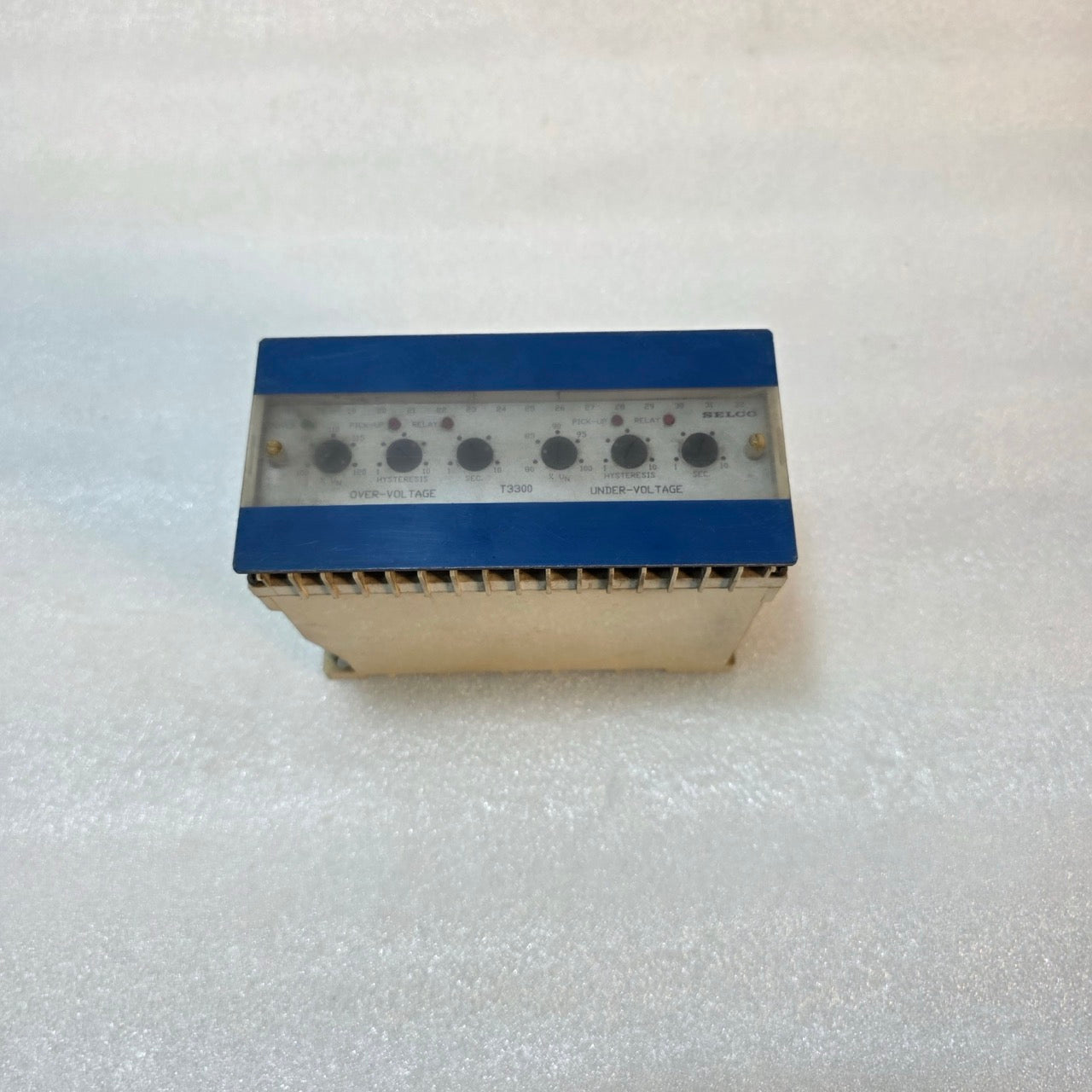 SELCO T3300-00 3-PHASE VOLTAGE RELAY, 220–240V AC SUPPLY BODY BROKEN - WORKING