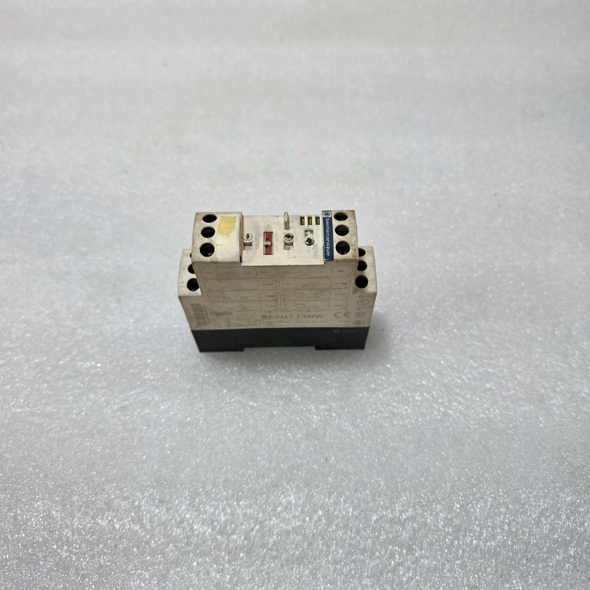 RE7MY13MW ZELIO TIME MULTIFUNCTION TIMER RELAY, 24–240V AC/DC