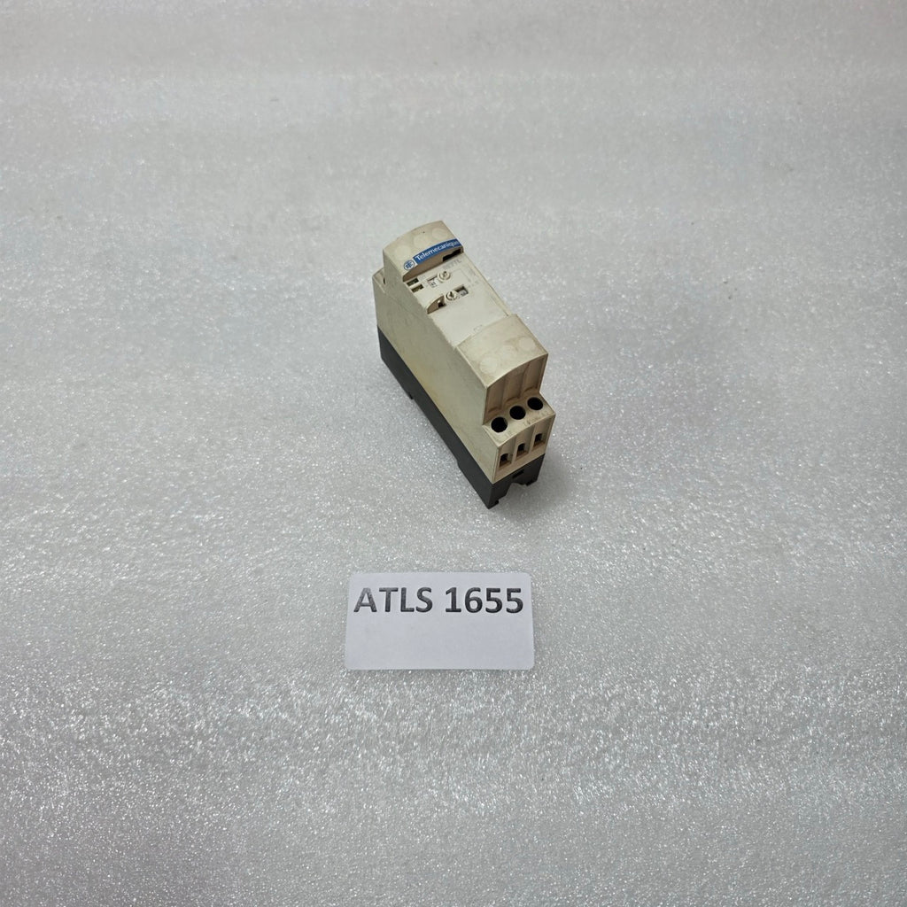 RE7TL11BU ZELIO TIME DELAY RELAY, 0.05S–300H, 24–240V AC/DC