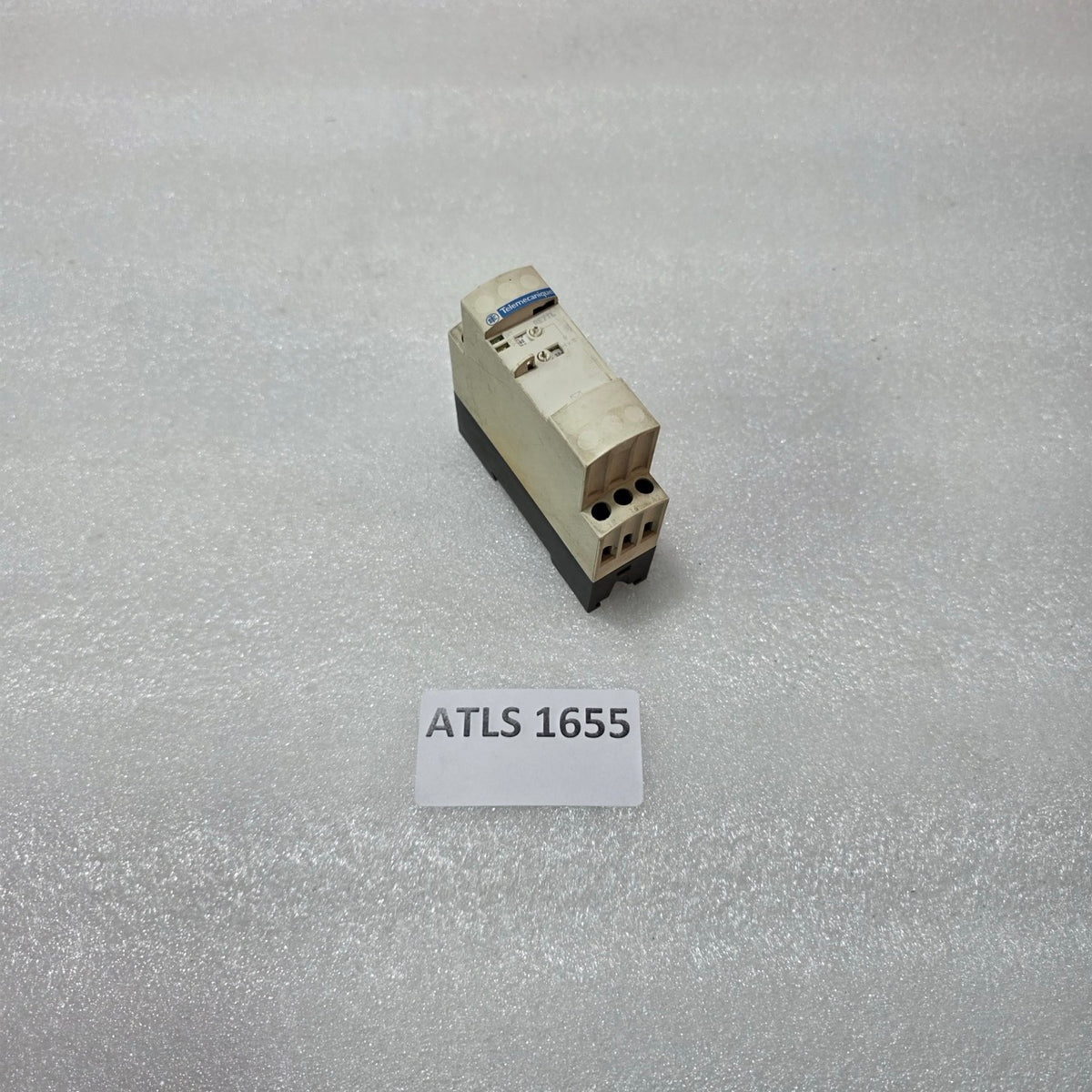 RE7TL11BU ZELIO TIME DELAY RELAY, 0.05S–300H, 24–240V AC/DC
