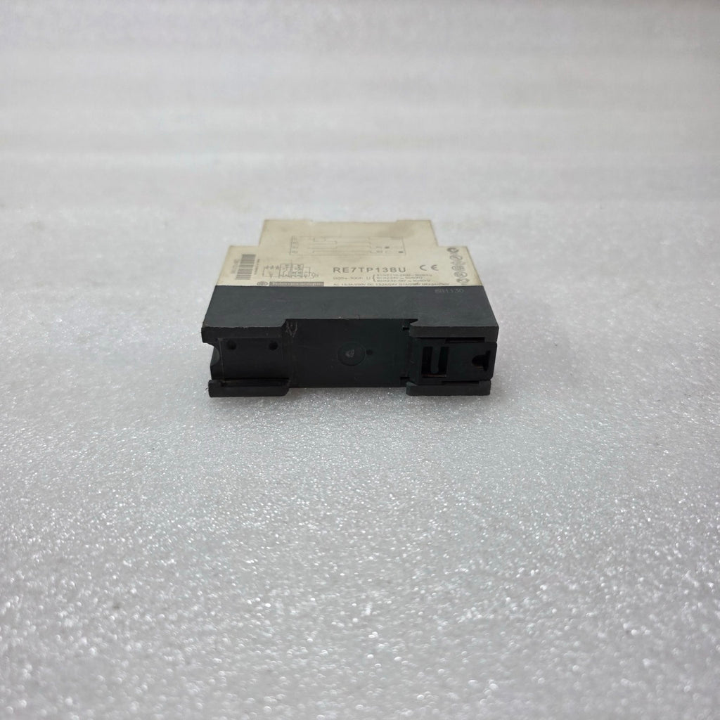 RE7TP13BU ZELIO TIME MULTIFUNCTION TIMER RELAY, 0.05S–300H, 24–240V AC/DC