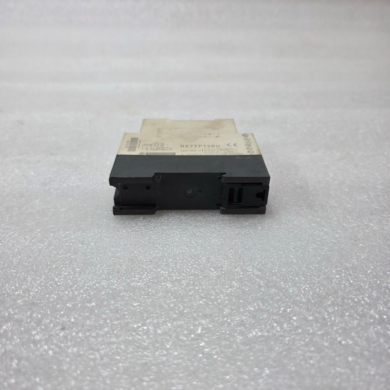 RE7TP13BU ZELIO TIME MULTIFUNCTION TIMER RELAY, 0.05S–300H, 24–240V AC/DC