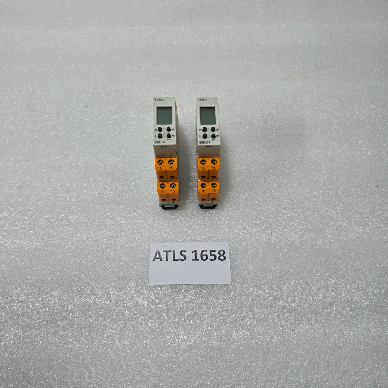 SELEC 600DT-CU MULTIFUNCTION TIMER RELAY, 0.1S–999H, 20–240V AC/DC, 8A