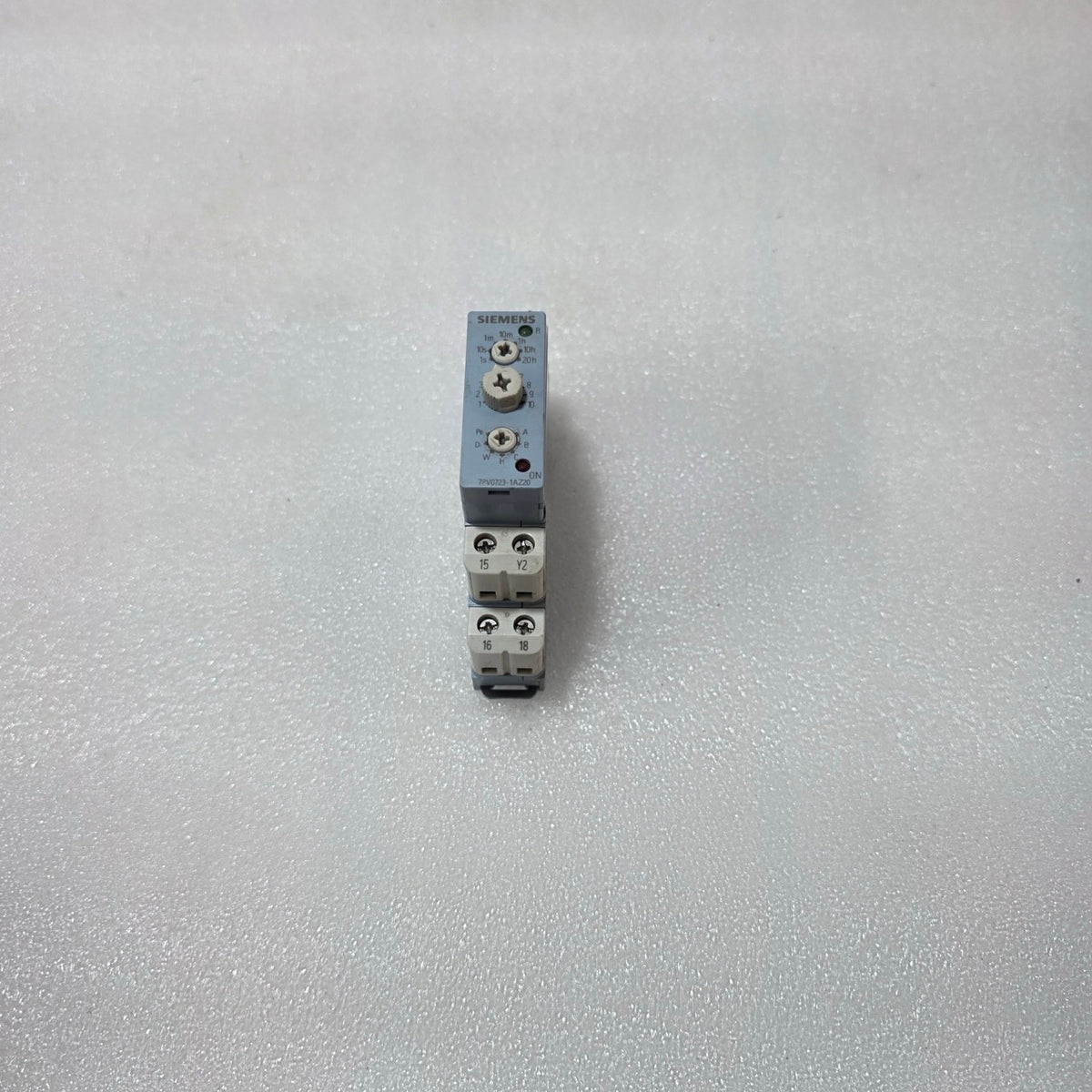 SIEMENS 7PV0723-1AZ20-0E1 MULTIFUNCTION TIMER RELAY, 12–240V AC/DC, IP20