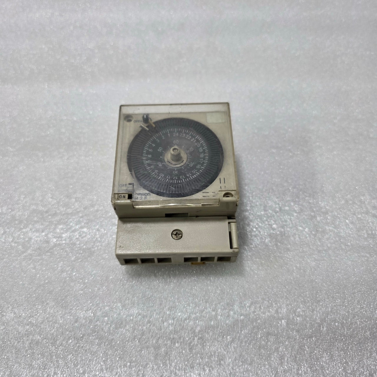 OMRON H2F‑DFC GENERAL USE TIME SWITCH – 24-HOUR MOTOR TIMER SWITCH, 15 A 250 VAC