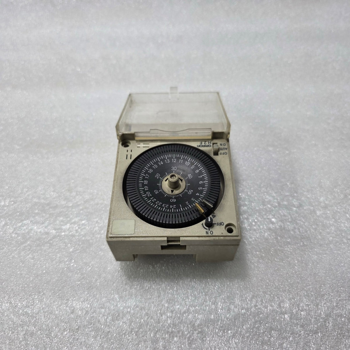 OMRON H2F‑DFC GENERAL USE TIME SWITCH – 24-HOUR MOTOR TIMER SWITCH, 15 A 250 VAC