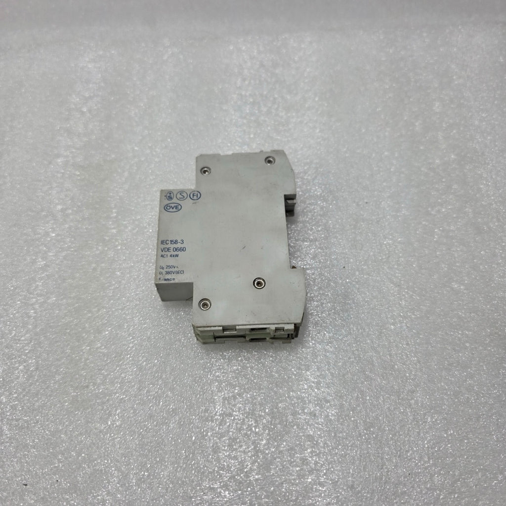 TELEMECANIQUE GC2-M22 MODULAR CONTACTOR RELAY 20A 230V AC COIL DIN RAIL MOUNT
