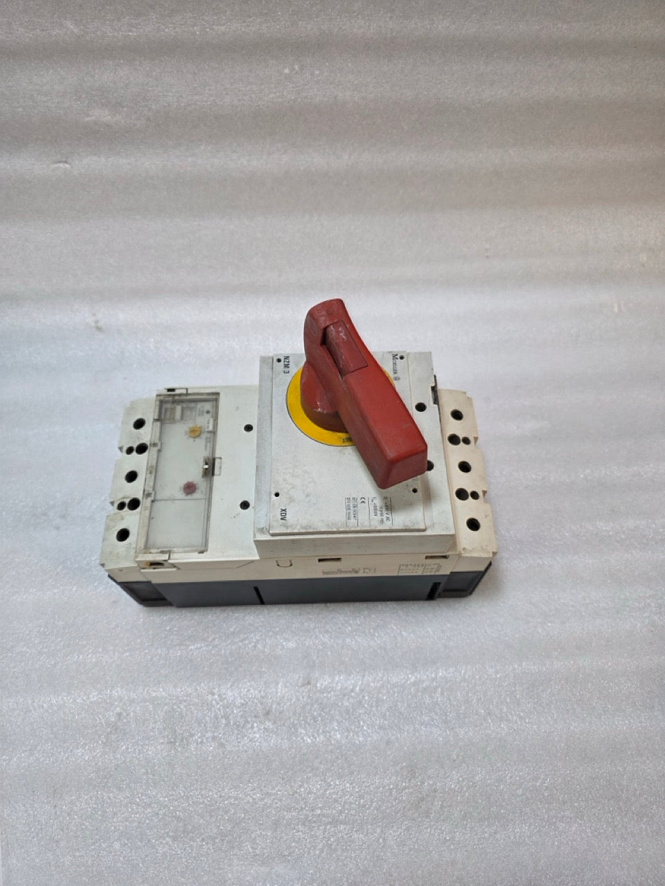 MOELLER NZM3 ROTARY HANDLE MOLDED CASE CIRCUIT BREAKER 400A