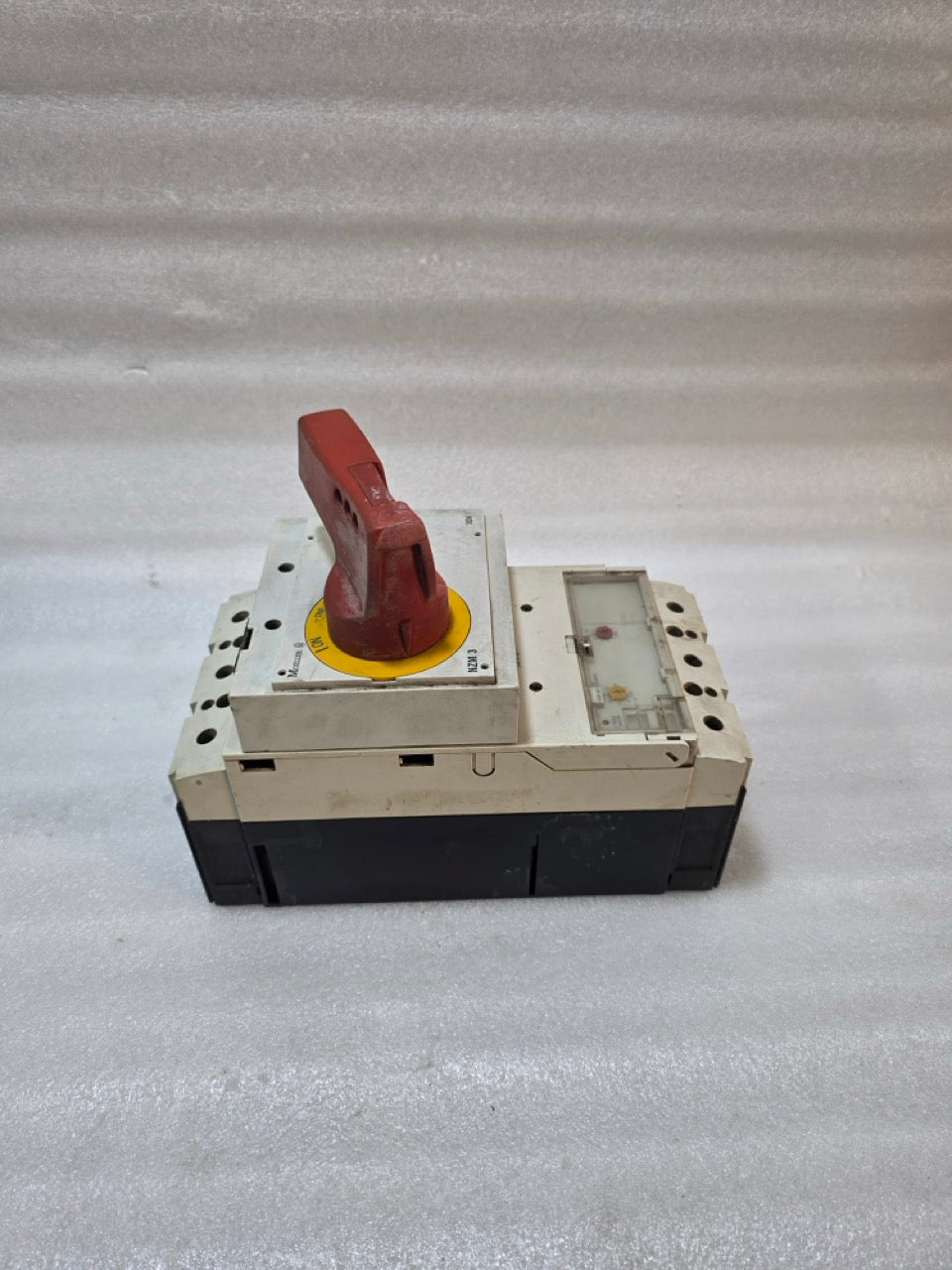 MOELLER NZM3 ROTARY HANDLE MOLDED CASE CIRCUIT BREAKER 400A