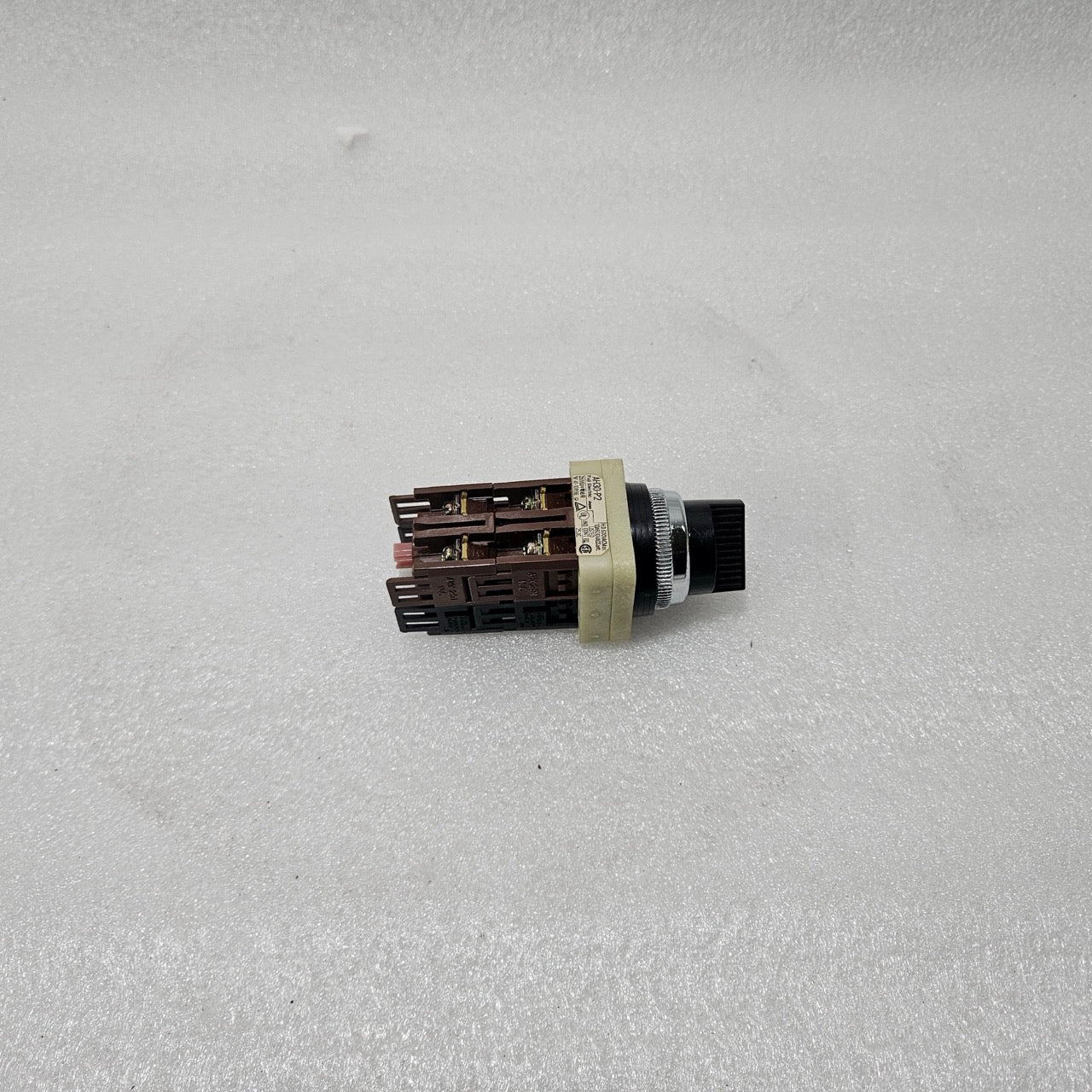 FUJI ELECTRIC AH30-P2 SELECTOR SWITCH 10A 600VAC 2-POSITION