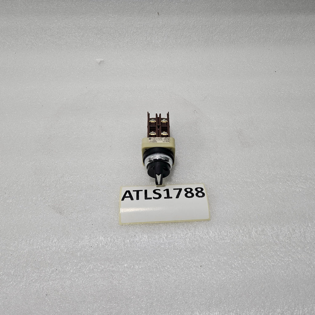 FUJI ELECTRIC AH30-P3 SELECTOR SWITCH 600VAC 10A INDUSTRIAL CONTROL SWITCH
