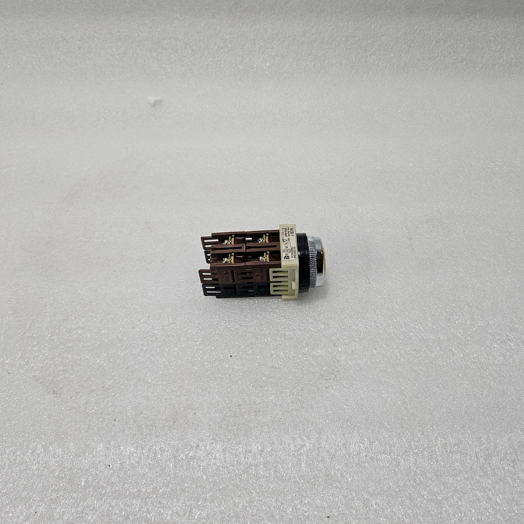 FUJI ELECTRIC AH30-F PUSH BUTTON SWITCH 600VAC 10A INDUSTRIAL CONTROL