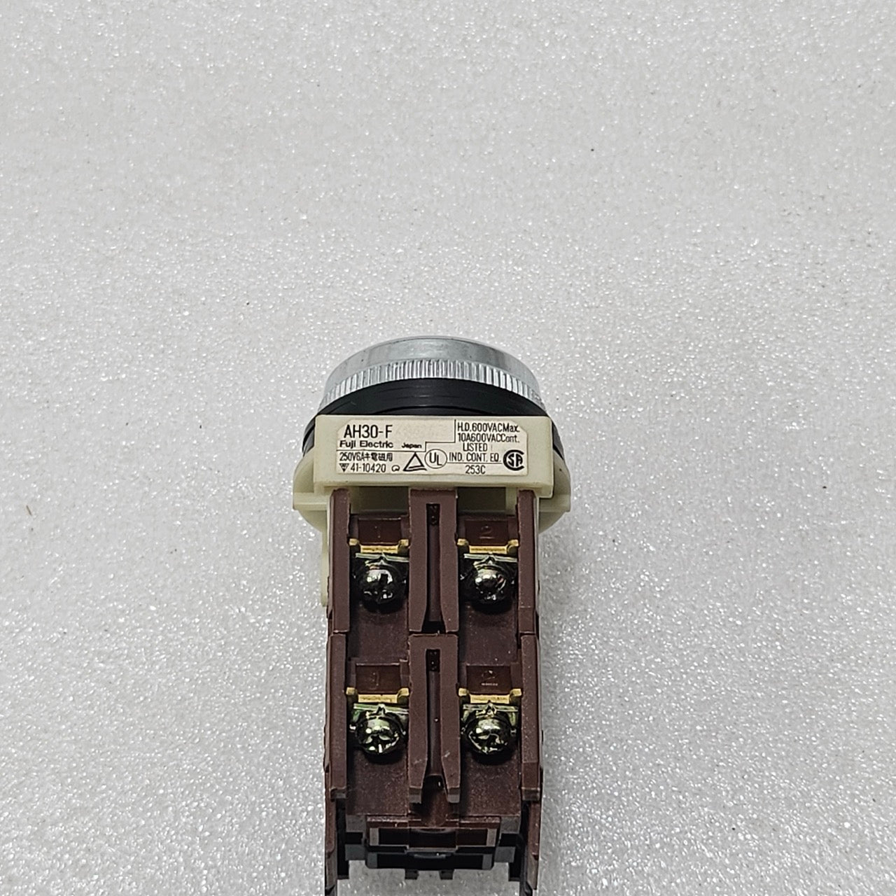 FUJI ELECTRIC AH30-F PUSH BUTTON SWITCH 600VAC 10A INDUSTRIAL CONTROL