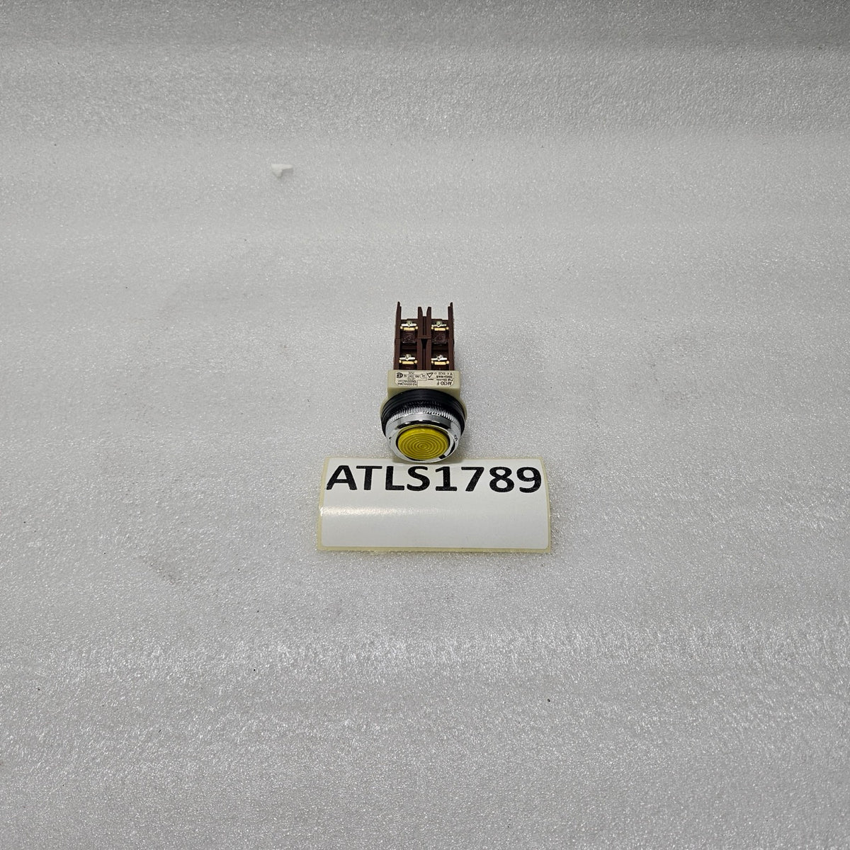 FUJI ELECTRIC AH30-F PUSH BUTTON SWITCH 600VAC 10A INDUSTRIAL CONTROL