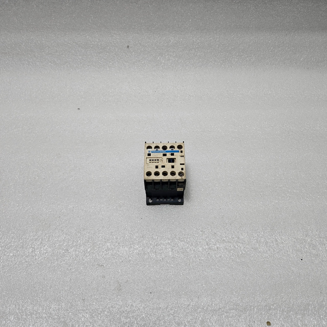 TELEMECANIQUE LC1K12 CONTACTOR 24V AC COIL 12A
