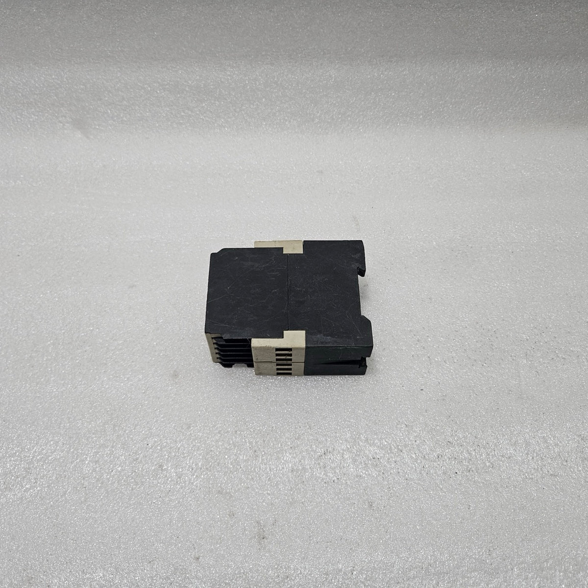 TELEMECANIQUE RM3LA111MU7 LIQUID LEVEL CONTROL RELAY, RM3 SERIES DAMAGE