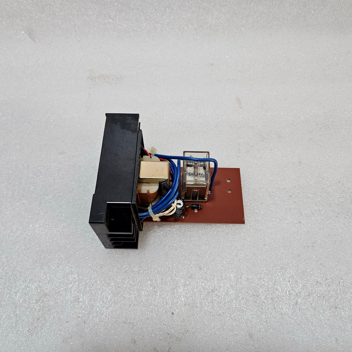 FUJI MOTOR GUARD ACT1Z-1N MOTOR PROTECTION RELAY 115V 50/60HZ BODY BROKEN