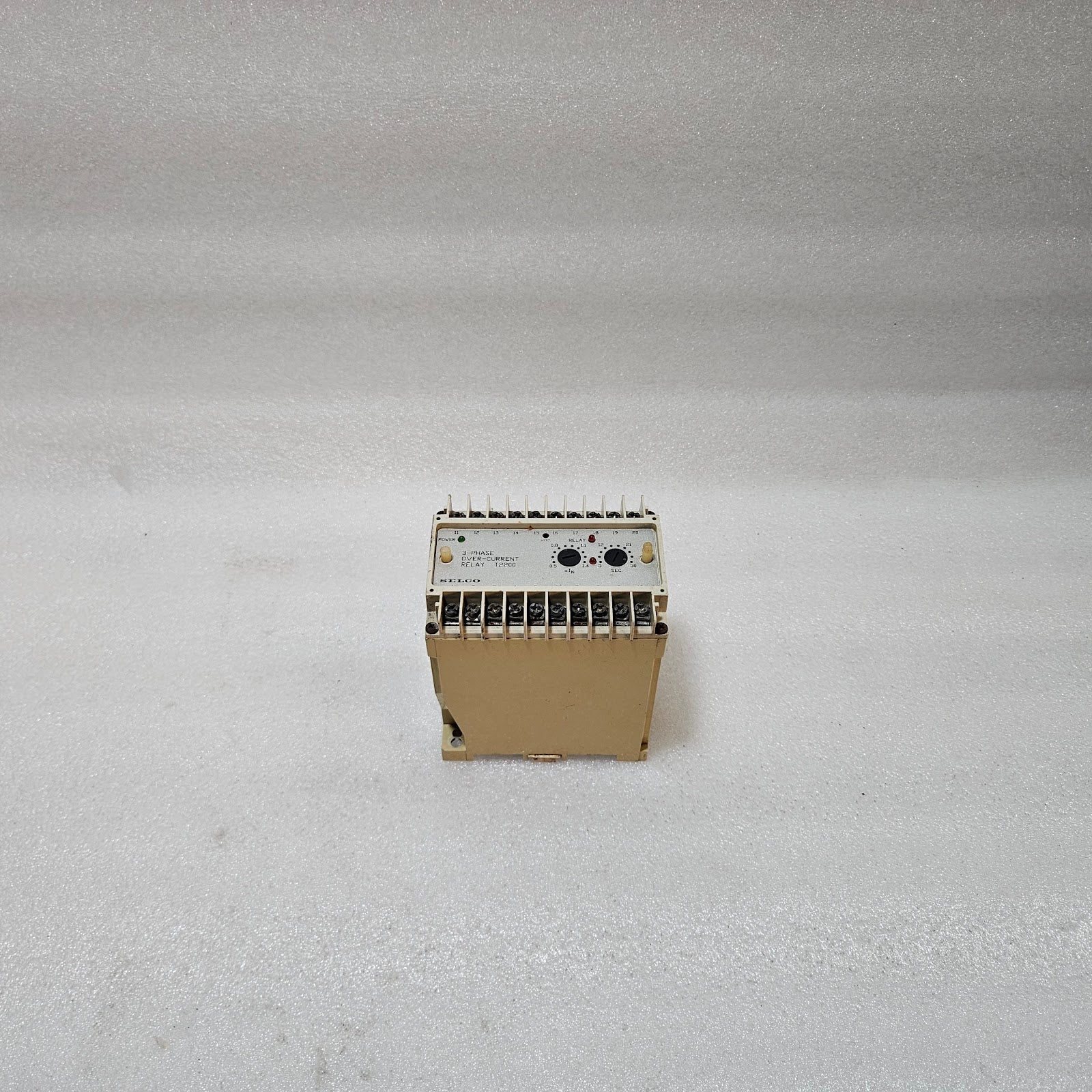 SELCO T2200-01 3-PHASE OVERCURRENT RELAY 380/440VAC 5A OUTER BODY BURN MARKS