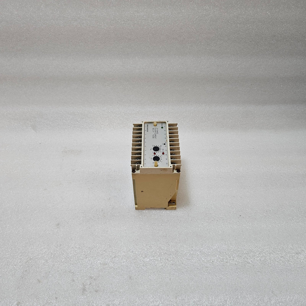 SELCO T2200-01 3-PHASE OVERCURRENT RELAY 380/440VAC 5A OUTER BODY BURN MARKS