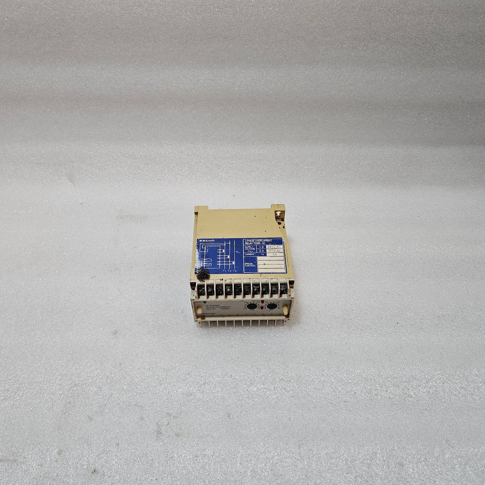 SELCO T2200-01 3-PHASE OVERCURRENT RELAY 380/440VAC 5A OUTER BODY BURN MARKS