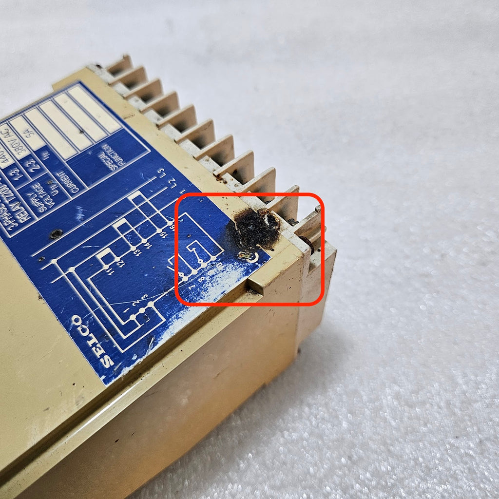 SELCO T2200-01 3-PHASE OVERCURRENT RELAY 380/440VAC 5A OUTER BODY BURN MARKS