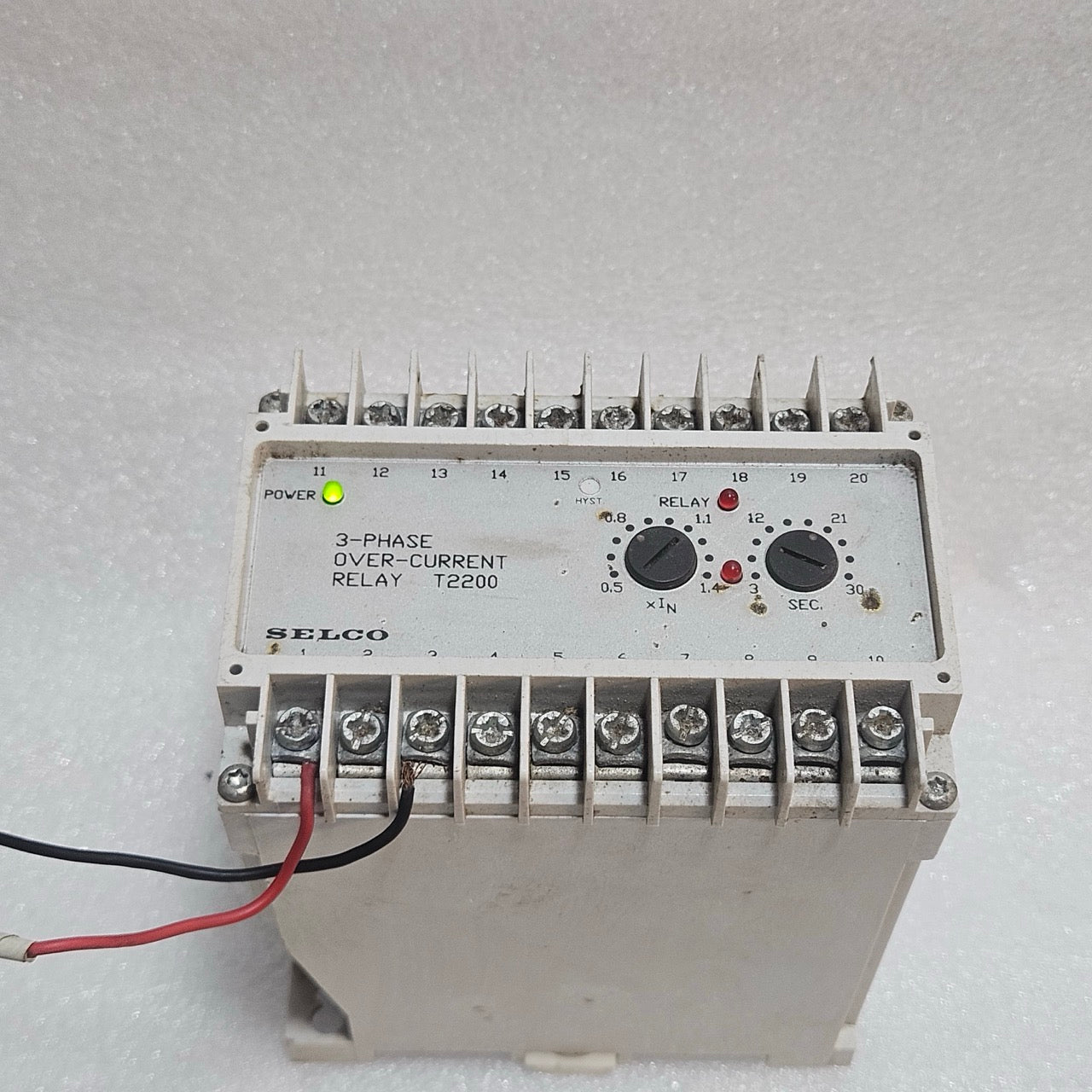 SELCO T2200-02 3-PHASE OVERCURRENT RELAY 400/450VAC 5A LATCHING PROTECTION RELAY